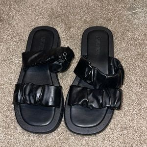Black platform sandal